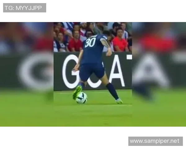 模仿足球明星经典过人动作提升球技的实用技巧与训练方法 模仿足球明星经典过人动作提升球技的实用技巧与训练方法