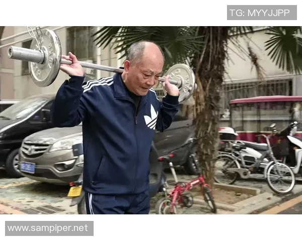 足球明星背后的辛勤付出训练视频揭秘展现他们不为人知的努力与坚持 足球明星背后的辛勤付出训练视频揭秘展现他们不为人知的努力与坚持